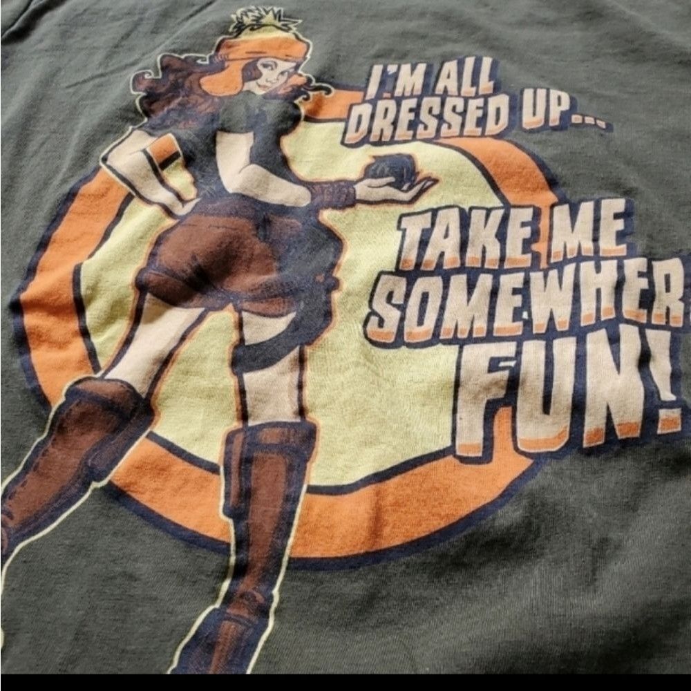 M OUTDOOR CAMPING HUNTING GIRL hiking trail climbing OUTDOORS TSHIRT medium